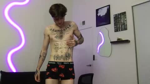 pretty boy online show from November 24, 1:15 am