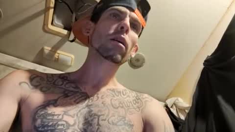 Snapshot of prettyboytatted69 chatting on February 14, 10:59 am Prettyslangin69 FYPM online show from February 14, 10:59 am