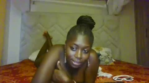 prettydulce online show from May 26, 4:07 am