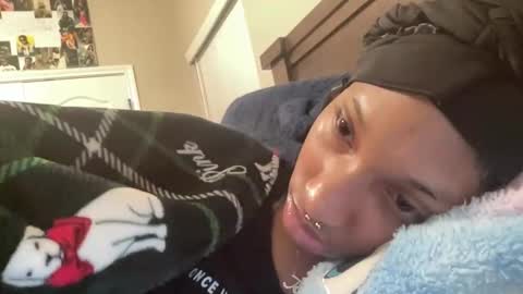 prettyfacefemale online show from February 18, 6:46 am