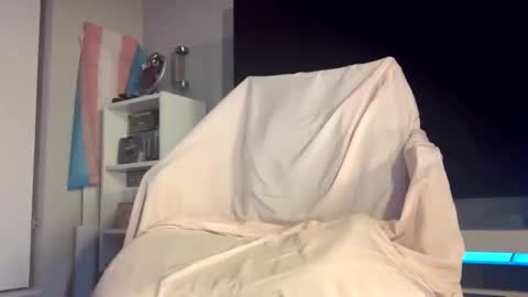 Pretty or Flacka  online show from April 21, 6:53 am