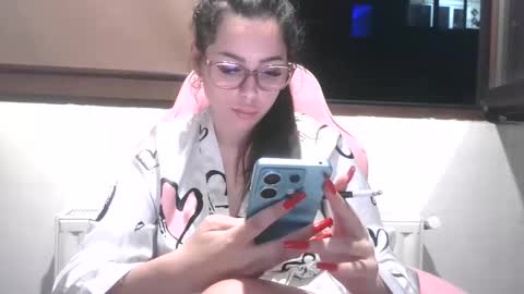 prettyjulliette online show from May 25, 6:25 pm