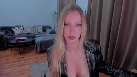 Eva online show from May 6, 11:44 pm