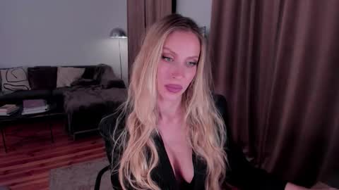 Eva online show from November 25, 10:30 pm