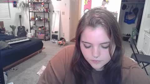 Snapshot of prettypearl123 chatting on October 31, 9:21 am pretttypearl online show from October 31, 9:21 am