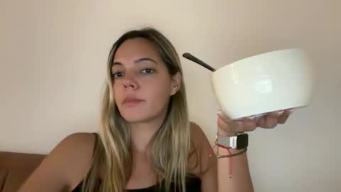 prettyyykittyyy22 online show from November 18, 5:10 am