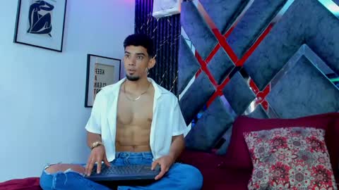 prince_arthur77 online show from April 22, 1:40 pm