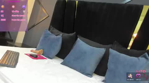 Paris  online show from January 6, 6:01 pm