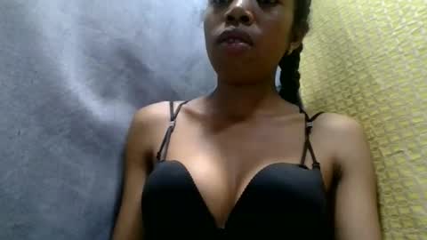prisca880319 online show from May 1, 2:38 am