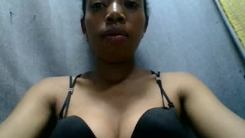 prisca880319 online show from May 2, 2:39 am