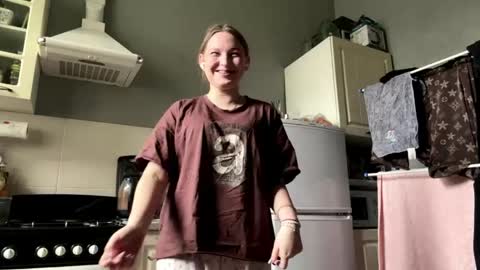 Mia online show from March 24, 11:05 am