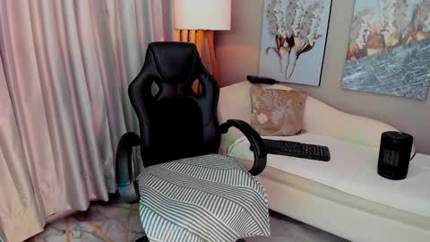 Priya Rose online show from November 26, 7:10 pm