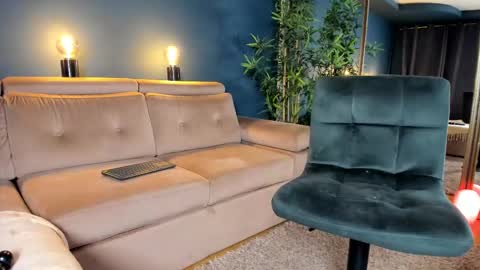 Raven  but you can call me sweetie or honey too  online show from September 19, 8:34 pm