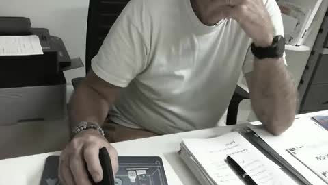 mature hairy guy online show from May 30, 4:38 pm