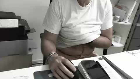 mature hairy guy online show from May 29, 4:27 pm