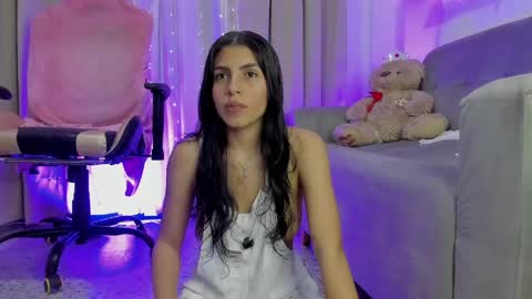    INDEPENDENT MODEL online show from May 7, 10:16 pm