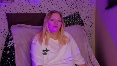 puffybun online show from March 5, 9:24 pm