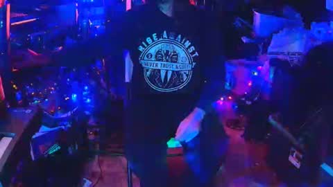 punkrunr083 online show from February 3, 9:13 am