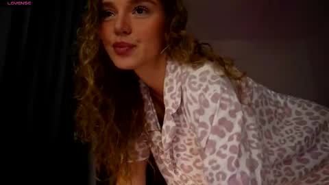 Snapshot of purple_baby chatting on September 10, 5:14 pm Sasha  wait you here 6 of November. will celebrate my B- day online show from September 10, 5:14 pm