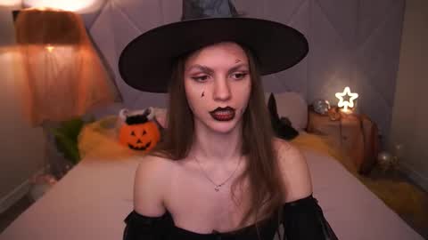 Ellie online show from October 31, 7:31 am