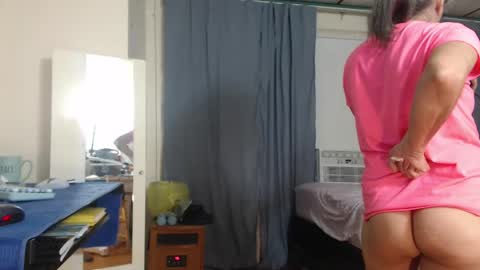 putiputi4u online show from May 16, 1:35 am