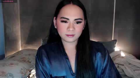 qt_luna18 online show from July 13, 10:24 pm