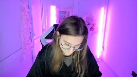 Amelie online show from May 17, 8:12 am