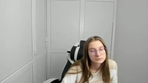 Amelie online show from March 27, 1:56 pm