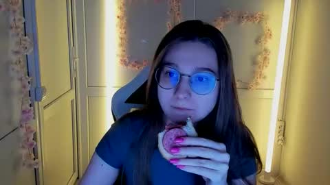 Amelie online show from April 23, 8:44 am