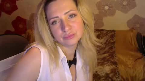 Snapshot of queen_daenerys chatting on December 15, 9:20 pm Queen Daenerys online show from December 15, 9:20 pm