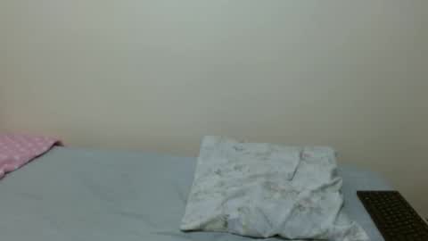 Snapshot of queen_ema chatting on October 22, 2:37 am queen ema online show from October 22, 2:37 am