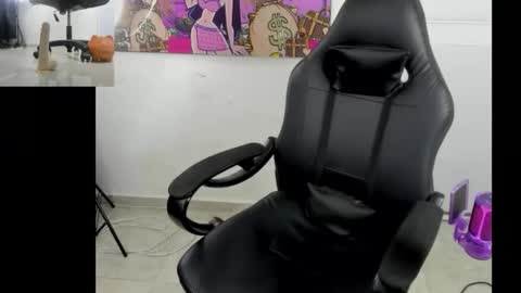 queen_findom1 online show from March 6, 8:13 am