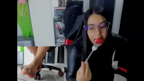 queen_findom1 online show from December 14, 2:51 am