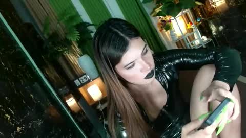 Kendal  online here from 6am-3pm philippine time online show from October 28, 10:44 pm