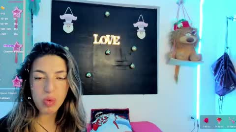 Snapshot of queen_natttyy chatting on December 4, 8:06 am queen_natttyy online show from December 4, 8:06 am