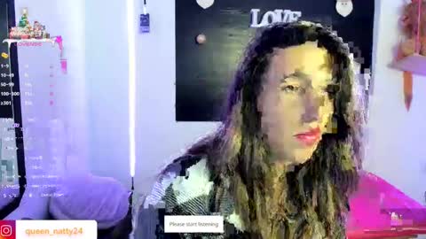 Snapshot of queen_natttyy chatting on December 14, 2:33 am queen_natttyy online show from December 14, 2:33 am