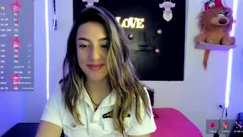 Snapshot of queen_natttyy chatting on December 3, 6:10 am queen_natttyy online show from December 3, 6:10 am