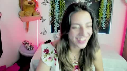 Snapshot of queen_natttyy chatting on September 24, 1:40 pm queen_natttyy online show from September 24, 1:40 pm
