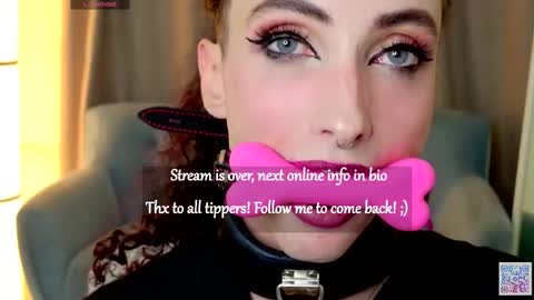 Snapshot of queen_of_tease chatting on October 4, 9:01 pm queen_of_tease online show from October 4, 9:01 pm