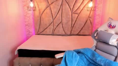   online show from February 26, 12:05 pm