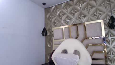   online show from March 18, 12:00 pm