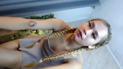 CALL ME YOUR QUEEN AIVY1 online show from December 14, 11:00 pm