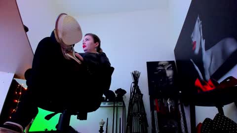 Misscatsnow online show from January 18, 3:04 am