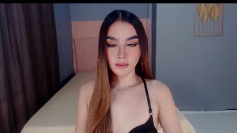 queenemeraldts online show from November 17, 2:03 am