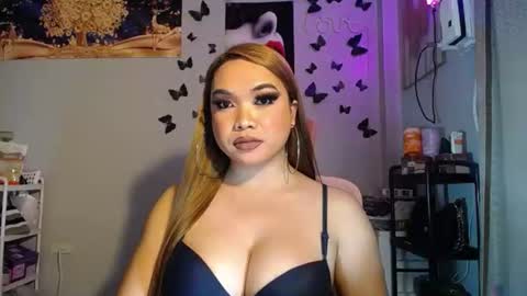 Snapshot of queenofexploded chatting on October 24, 7:31 am Erica online show from October 24, 7:31 am