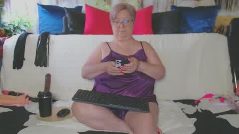 QueenPammy online show from May 6, 7:14 am