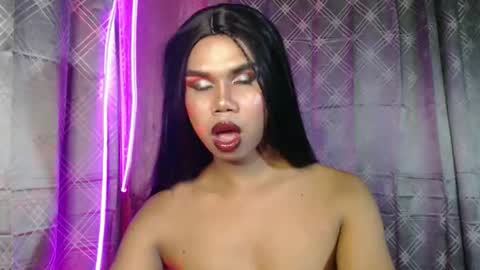 queenpinayebony_xx online show from May 24, 1:17 pm