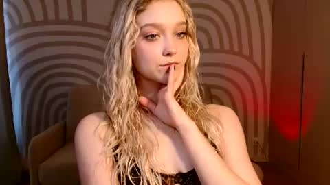 Serena XoXo online show from July 4, 12:20 pm
