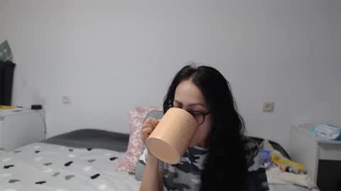 queensofiaqueen online show from November 24, 3:49 am