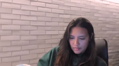 Snapshot of queenv66 chatting on December 27, 6:03 am Val - online show from December 27, 6:03 am